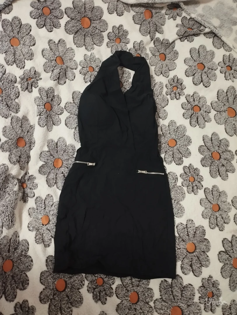 Crna haljina sa zipovima