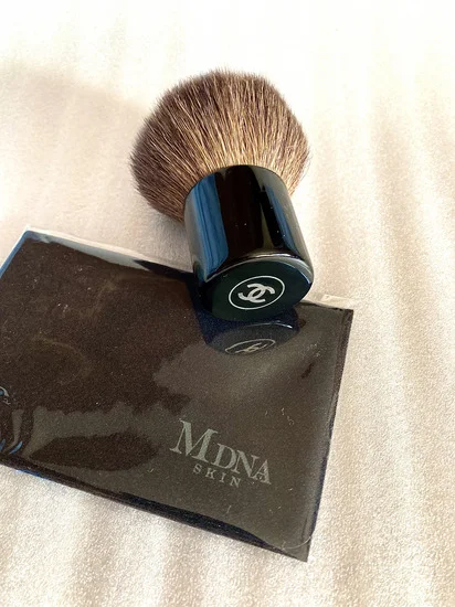 CHANEL cetkica original + poklon