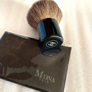 CHANEL cetkica original + poklon