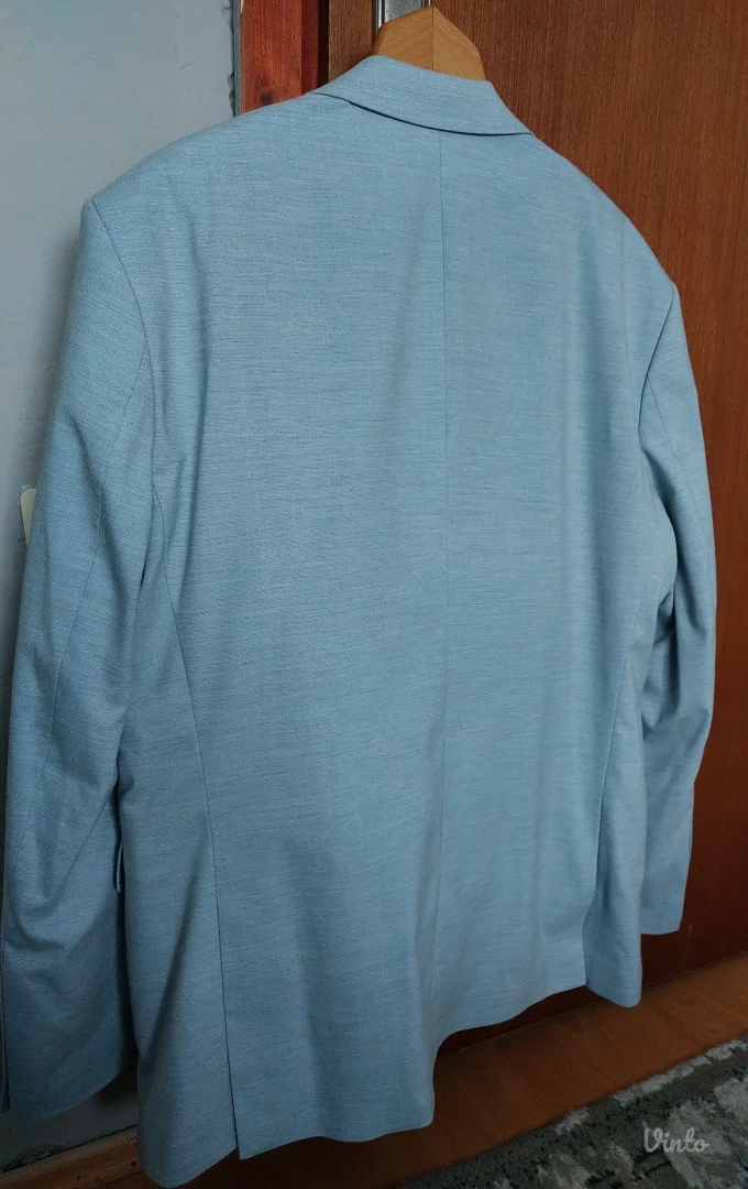 Trodelno svetlo plavo odelo