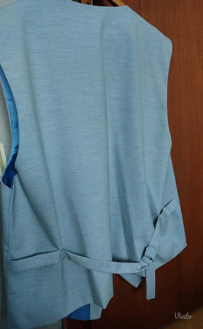 Trodelno svetlo plavo odelo