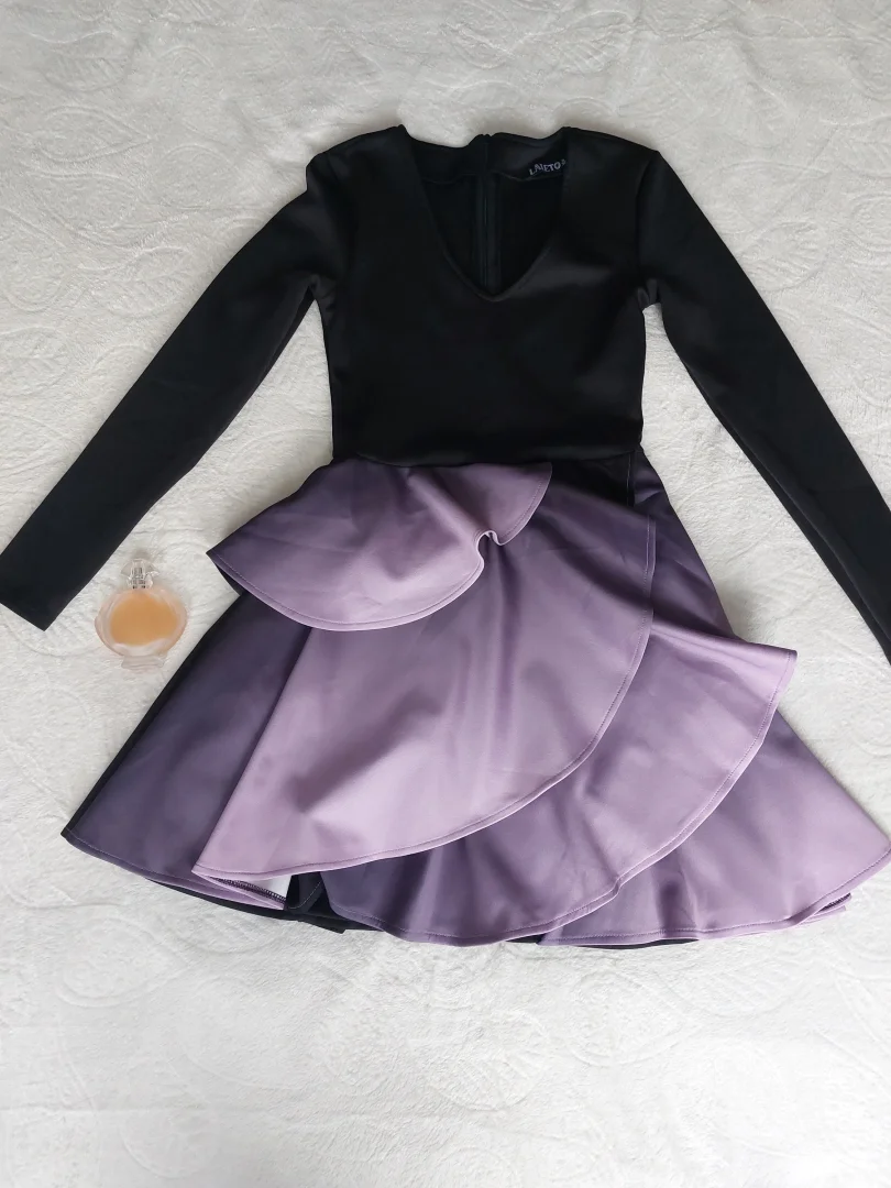 Crna haljina sa ljubicastim ombre karnerima