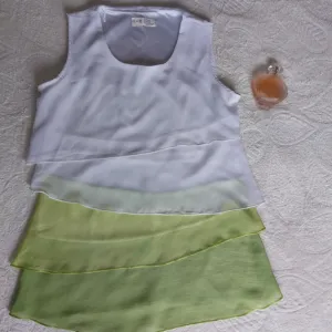 Bela majica sa zelenim ombre karnerima