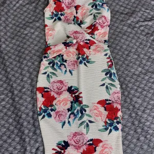 Uska cvetna haljina XS/S