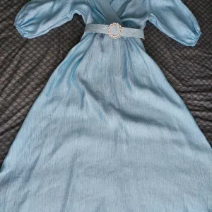 Plava svecana haljina S - elegantno - ocuvano