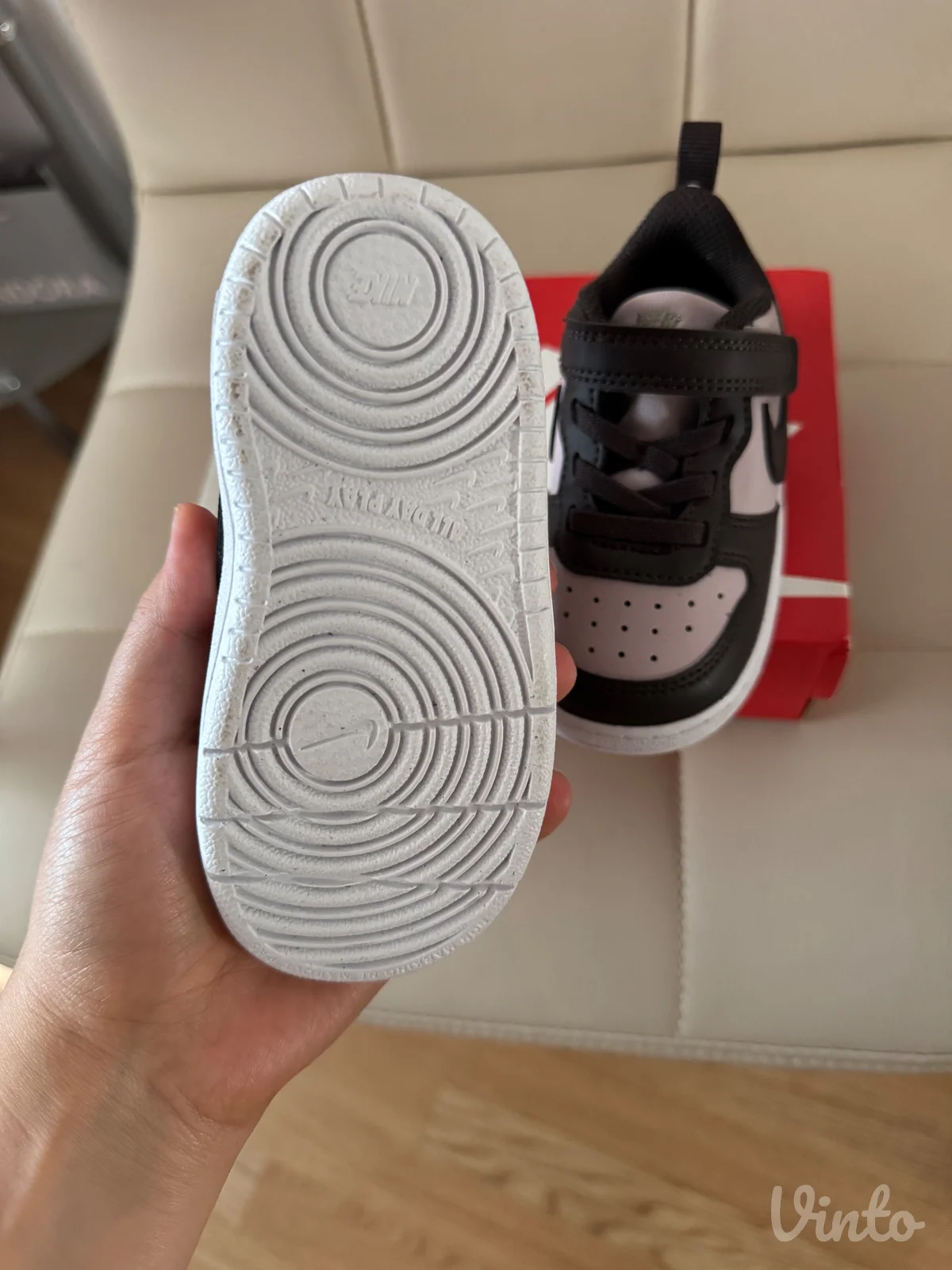 Nove nike patike
