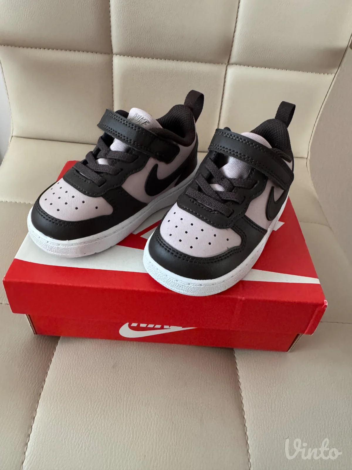 Nove nike patike