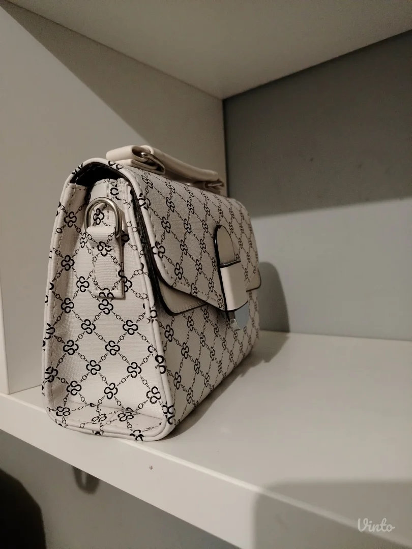 Torbica novo prelepa