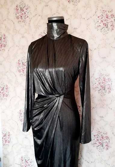 Find zlatna haljina sa izrezom-NOVO