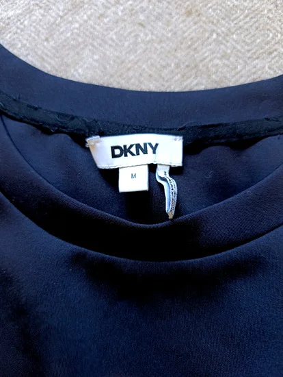 DKNY majica sa cirkonima i resama