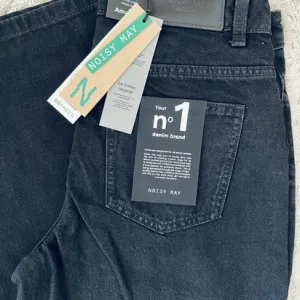 Noisy may Amanda farmerke