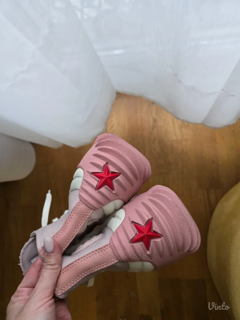 Converse Run star motion