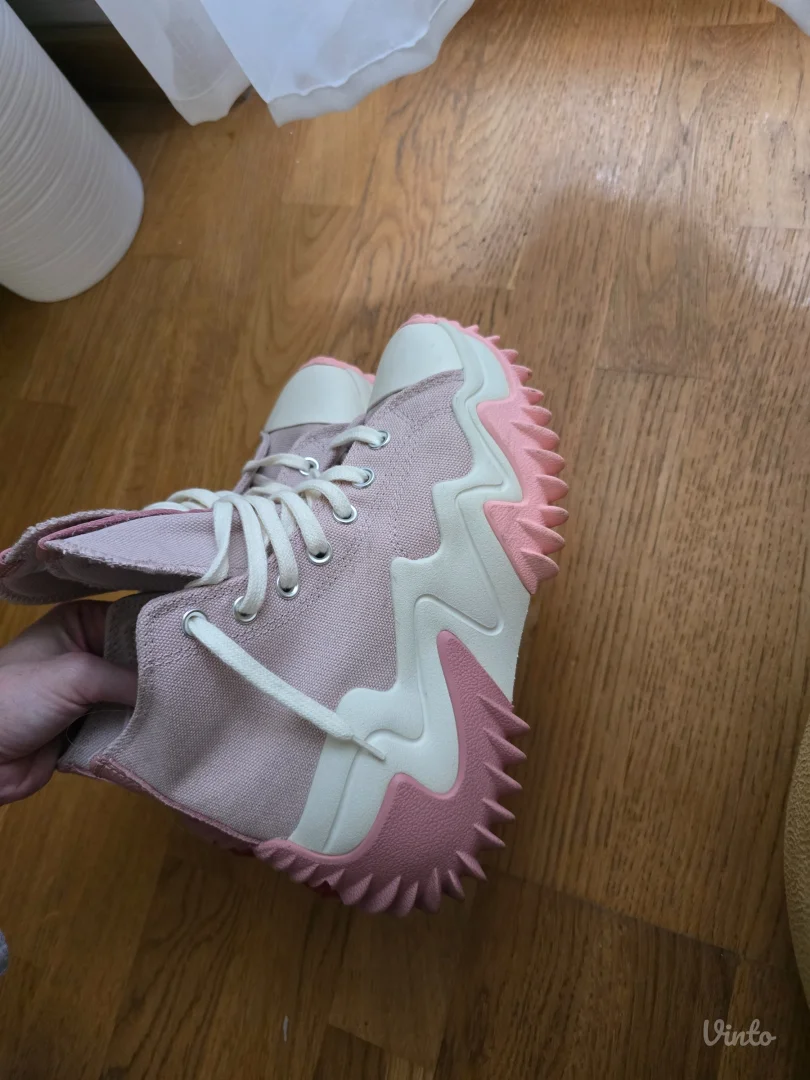 Converse Run star motion