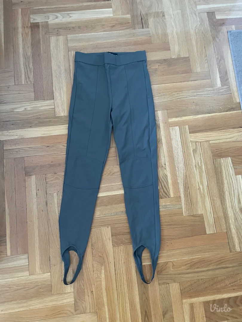 Zara maslinaste helanke