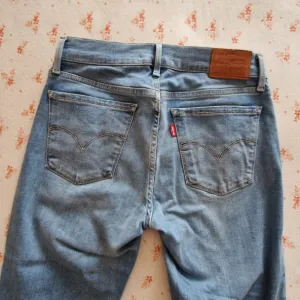 Levis Premium uske fermerke 710 super skinny