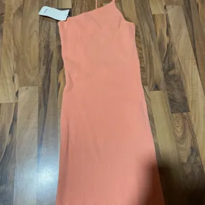 Bershka asimetricna haljina