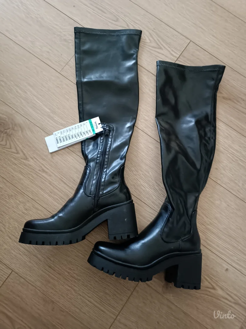 Crne kozne cizme do kolena broj 40 gaziste 26cm