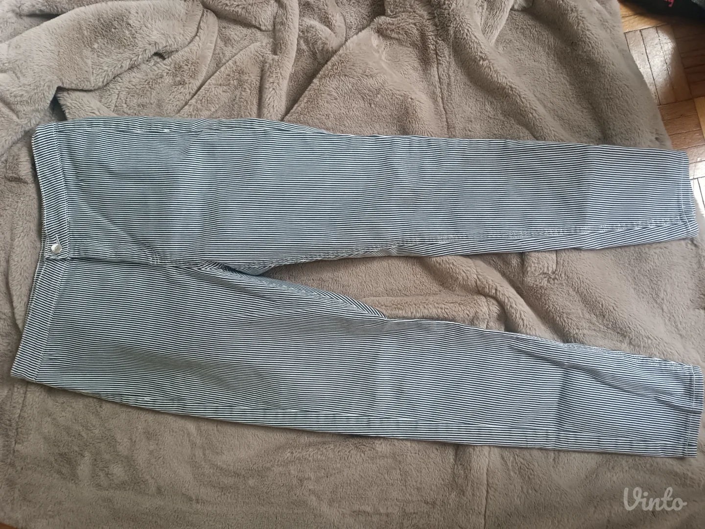 Crno-bele farmerke/pantalone br 42