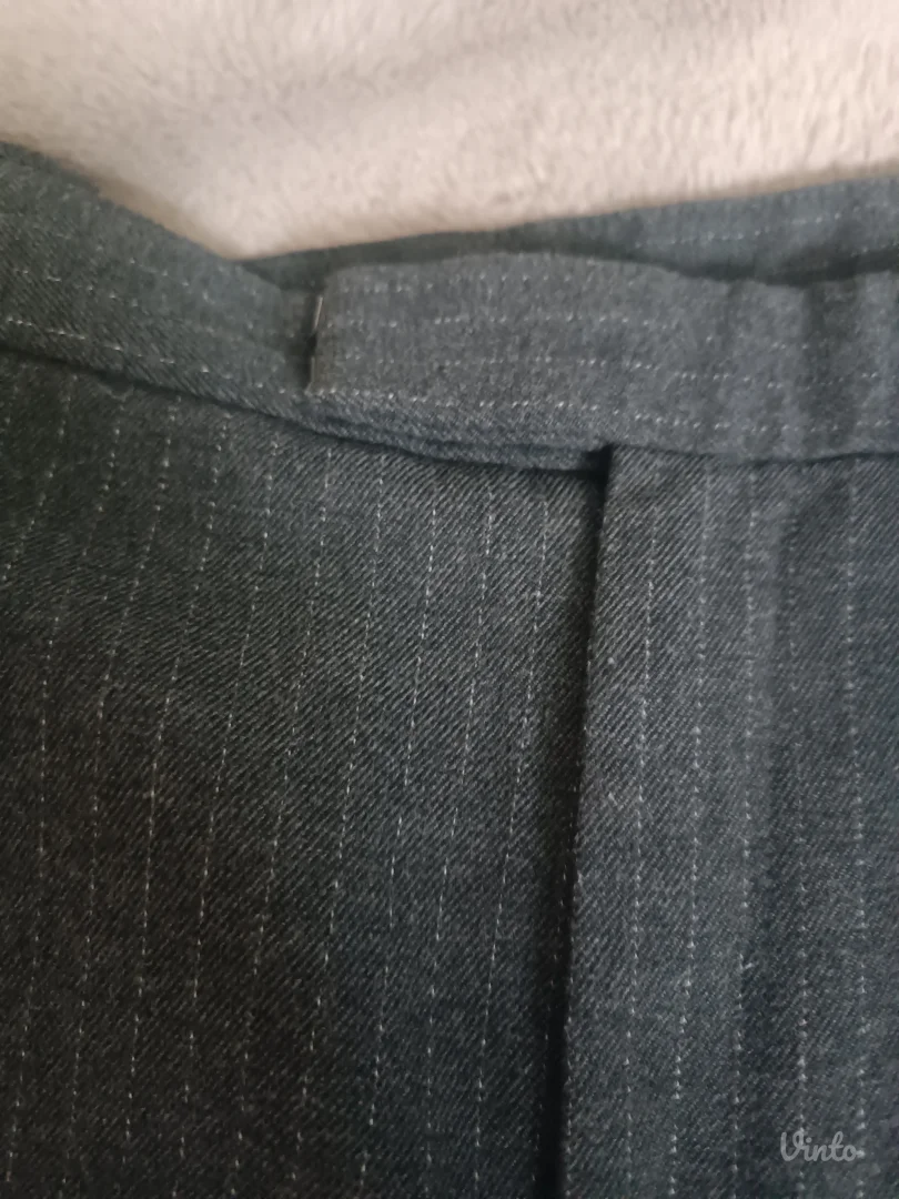 Pantalone vel 46 tamno sive