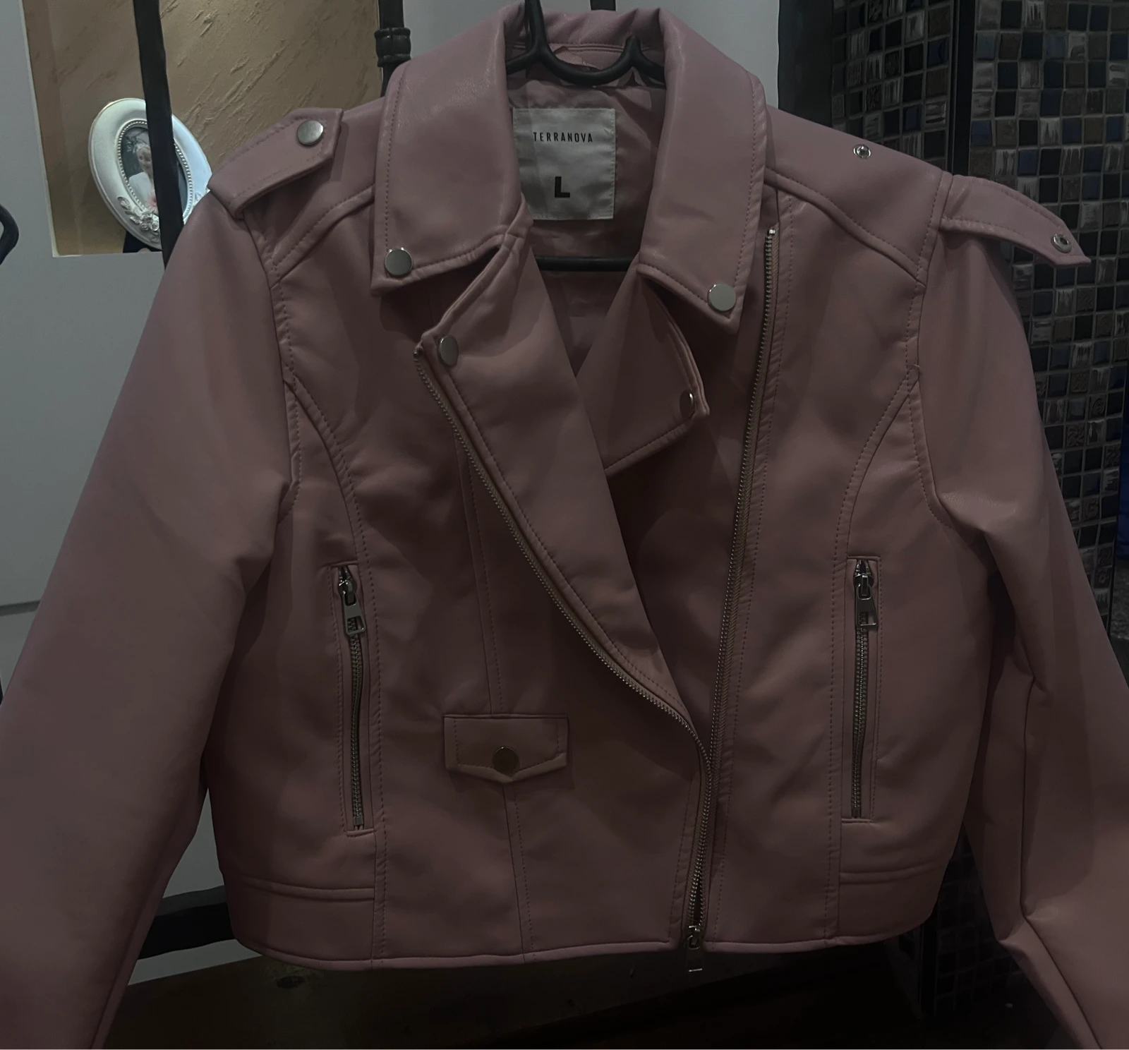 Roze kožna jaknica