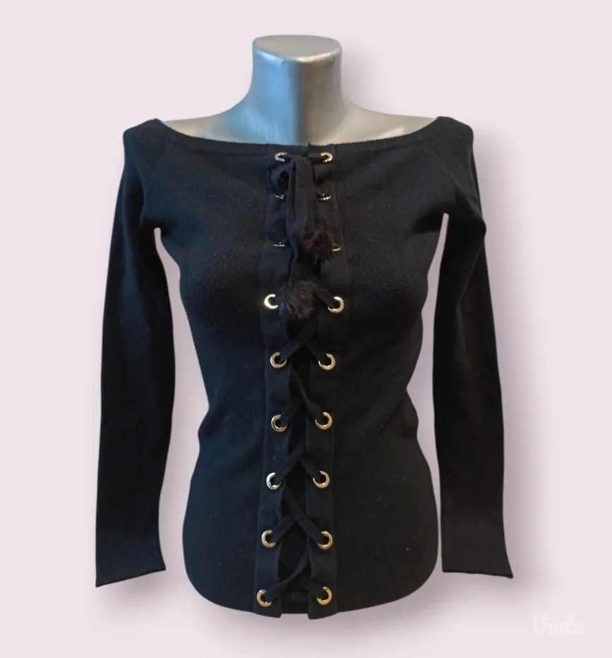 Džemper sa pertlanjem