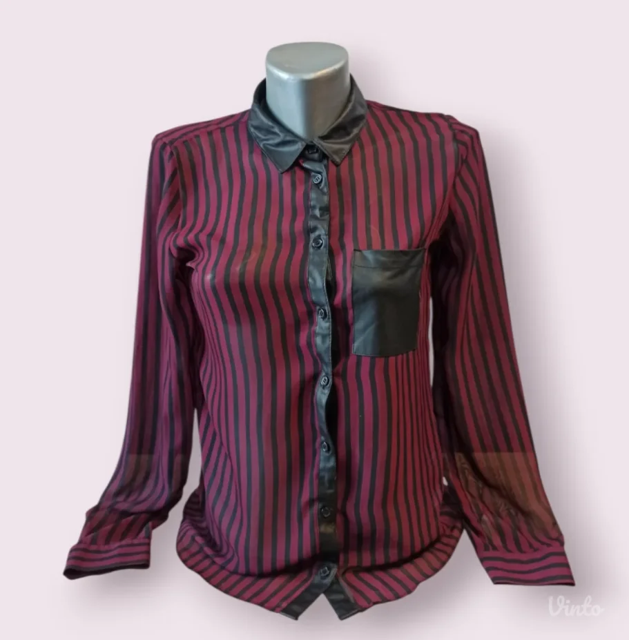 Košulja na crveno-crne pruge