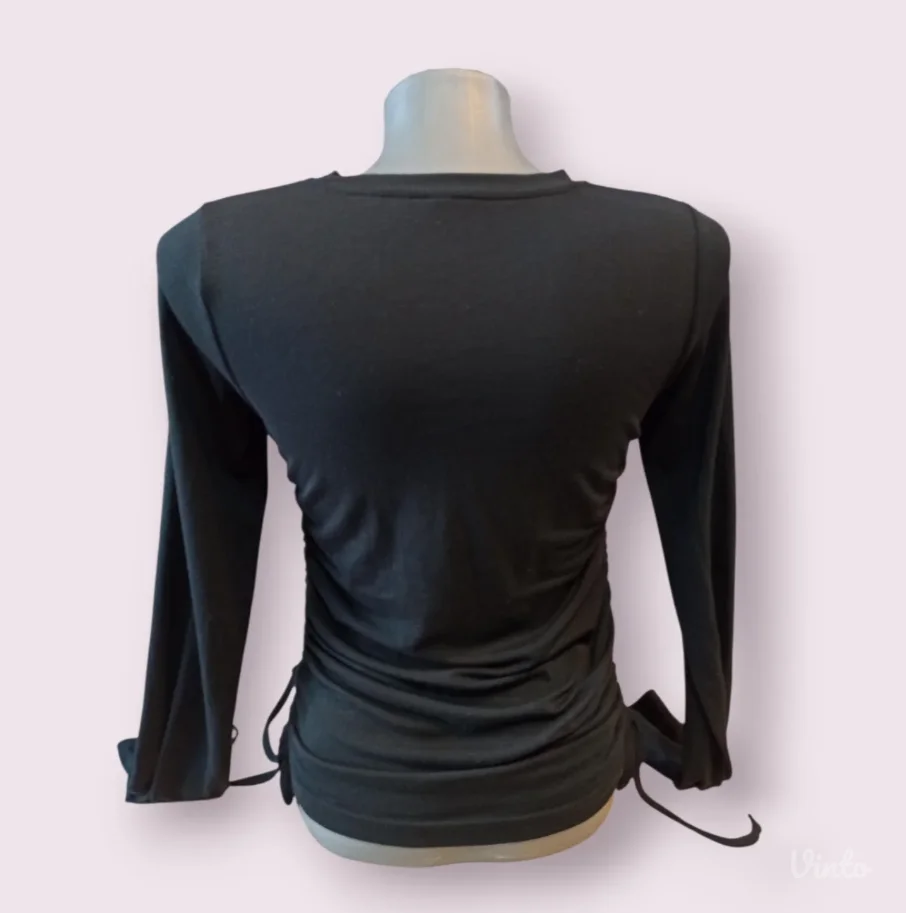 Majica na vezivanje sa strane