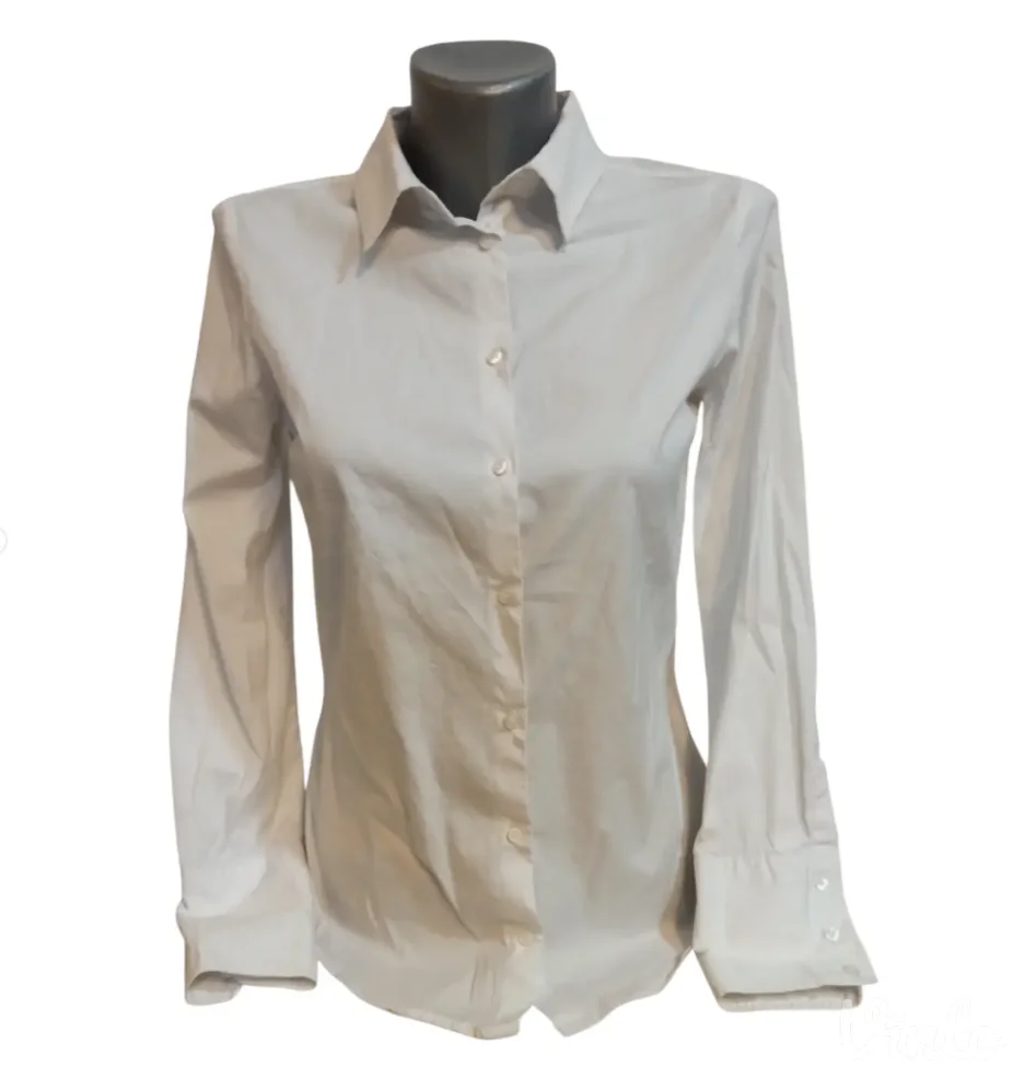 Bela uska kosulja