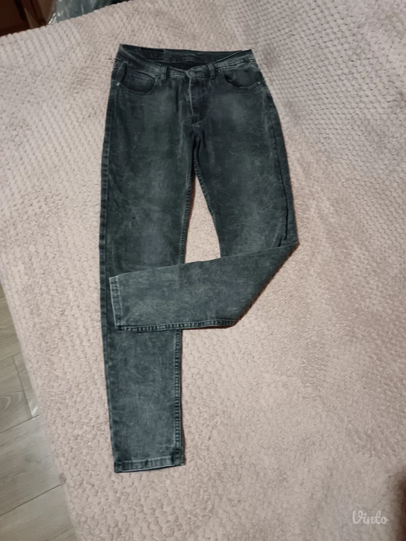 Sive ženske farmerke