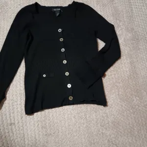 Elegantni ženski džemper