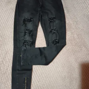 Crne ženske farmerke