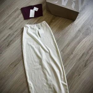 Zara komplet/sirena suknja I top/NOVO