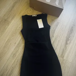 Zara little black dress/NOVO