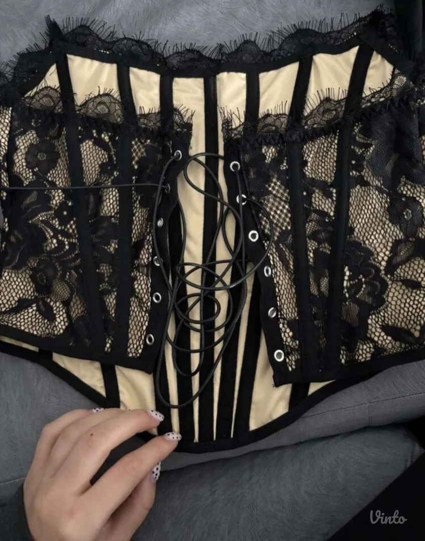 Nov crni čipkani korset