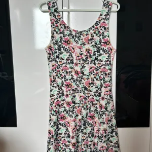 H&M haljina S novo h&m