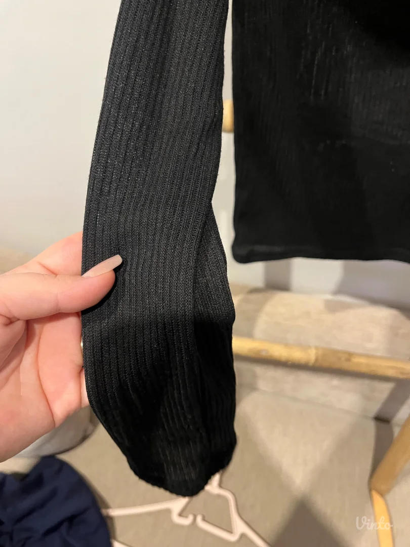 H&M bluza sa otvorenim ramenima