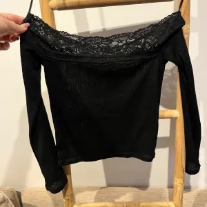 H&M bluza sa otvorenim ramenima