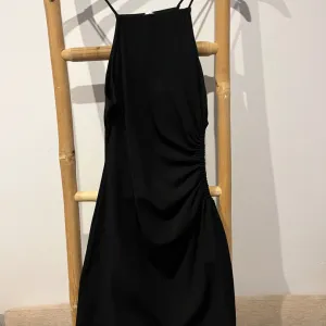 Pull&Bear crna haljinica