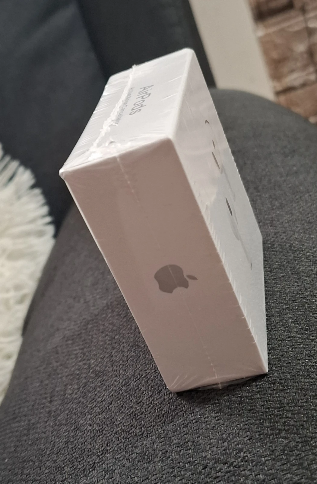AirPods 4