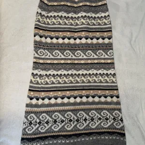 IVKOVIĆ (IVKO) Vunena Suknja - Vrhunski Kvalitet - Kao NOVA