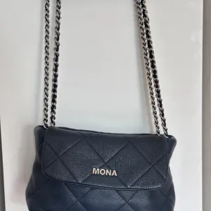 Mona crna kozna torba