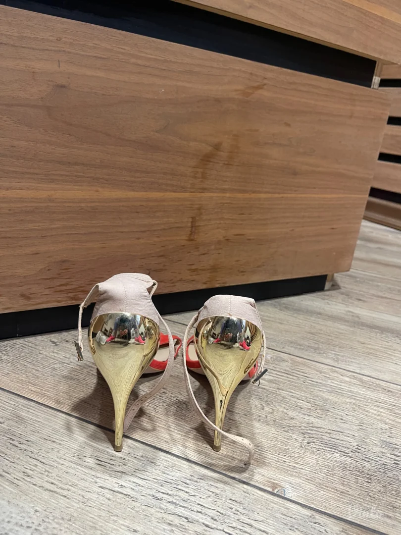 Zara Crveno-Zlatne Stikle