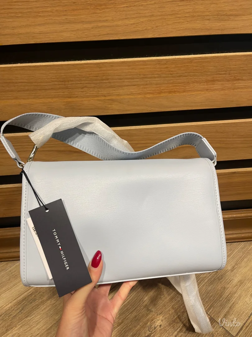 Nova sa Etiketom Tommy Hilfiger Bebi-Plava torbica