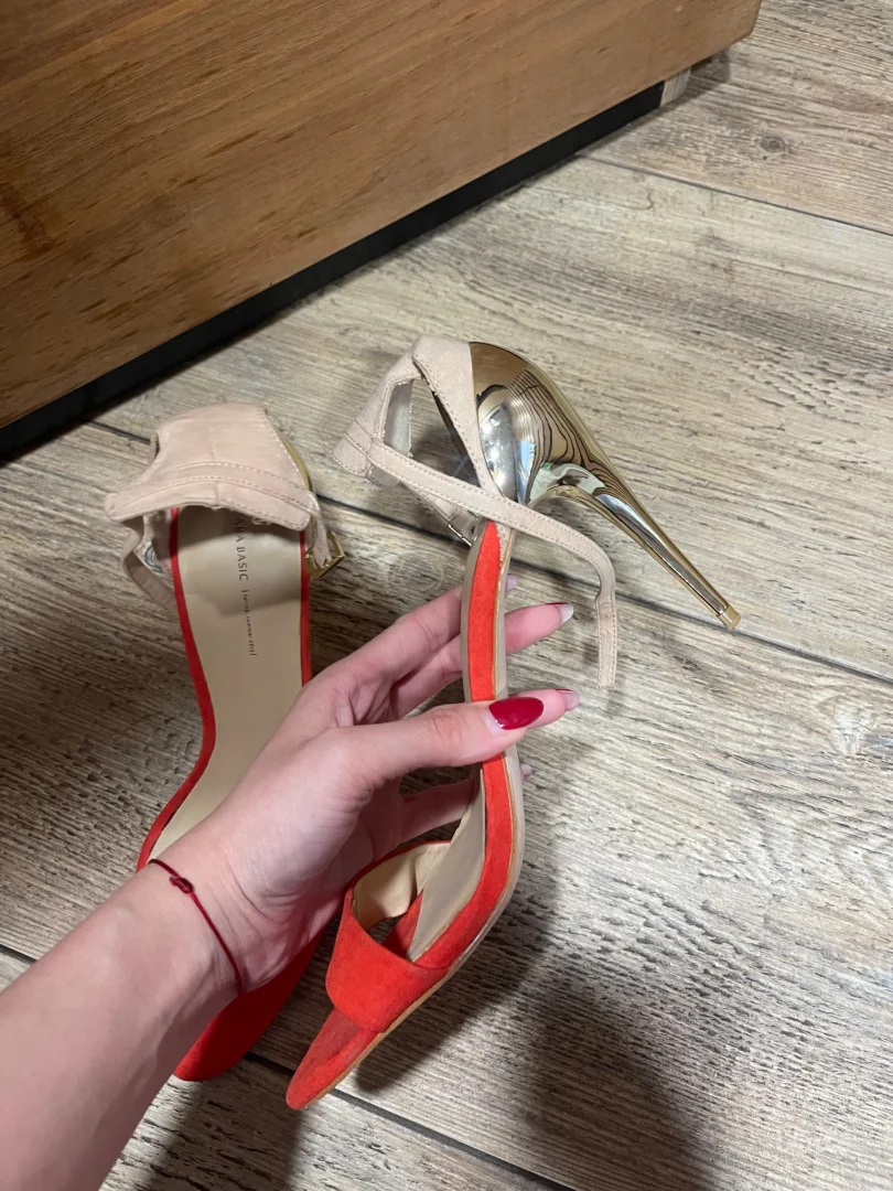 Zara Crveno-Zlatne Stikle