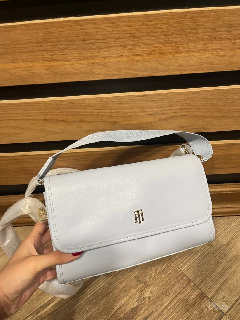 Nova sa Etiketom Tommy Hilfiger Bebi-Plava torbica