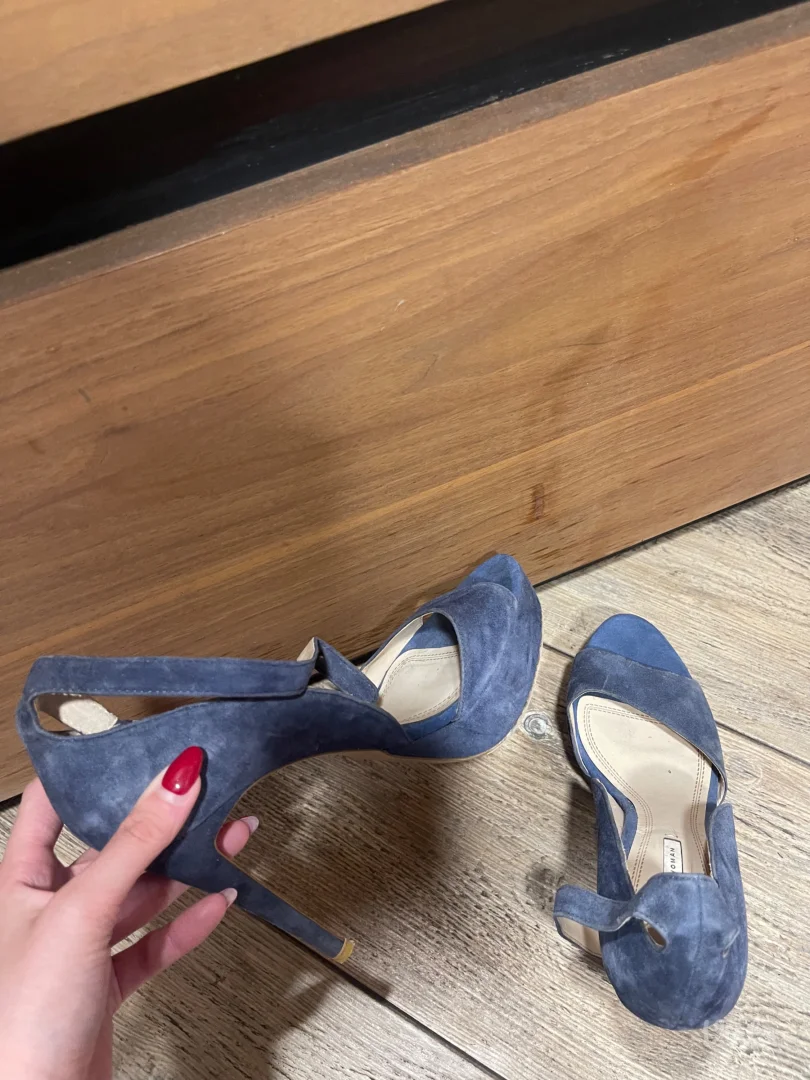 Zara Pastelno Plave Stikle