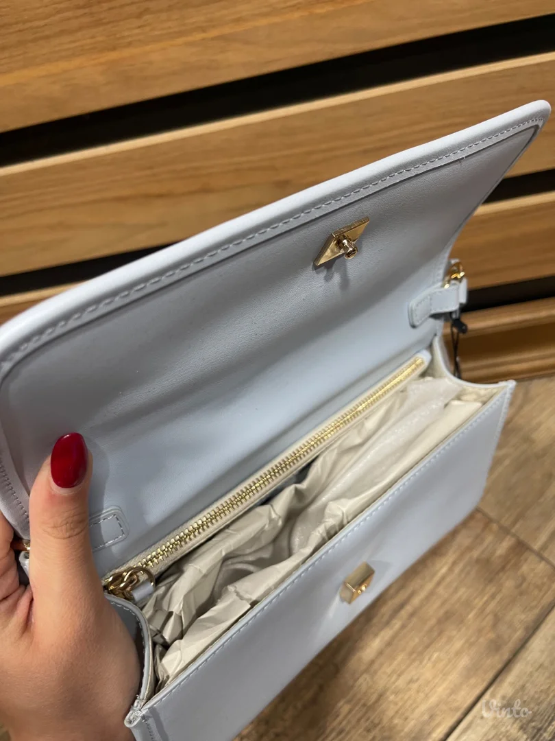 Nova sa Etiketom Tommy Hilfiger Bebi-Plava torbica