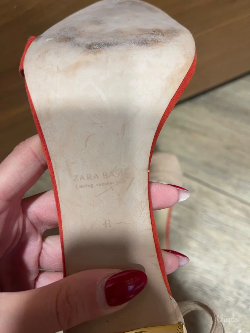 Zara Crveno-Zlatne Stikle