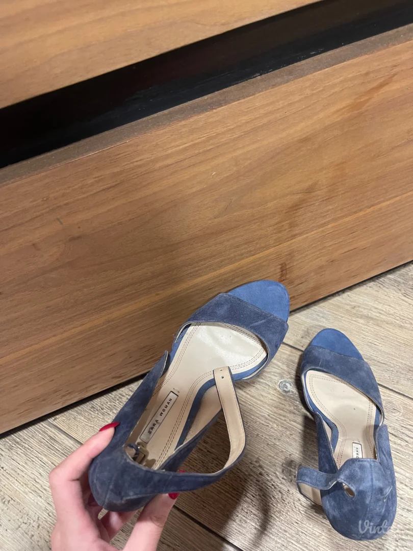 Zara Pastelno Plave Stikle