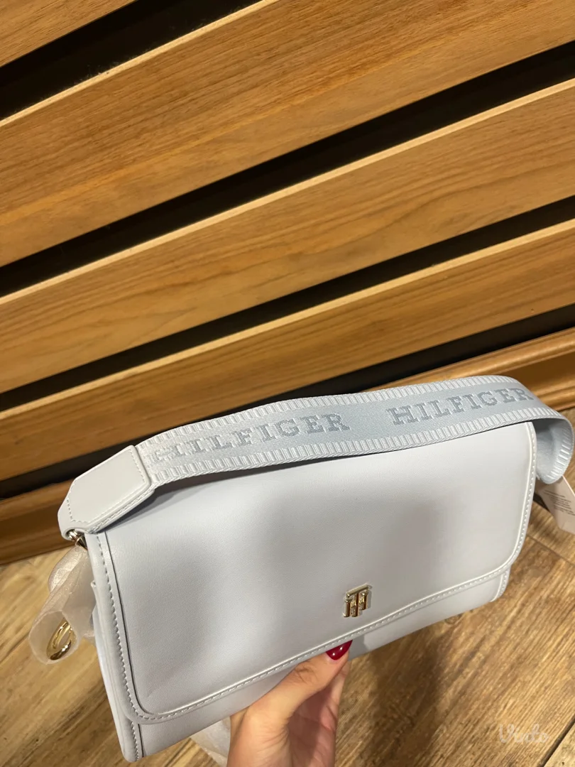 Nova sa Etiketom Tommy Hilfiger Bebi-Plava torbica